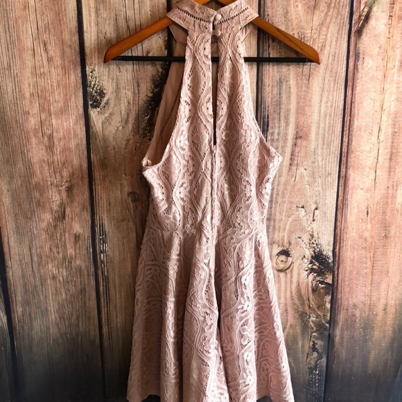 b Darlin Choker Dress Size JR 9/10 Light Pink Lace Overlay Button Keyhole Back - Picture 4 of 7
